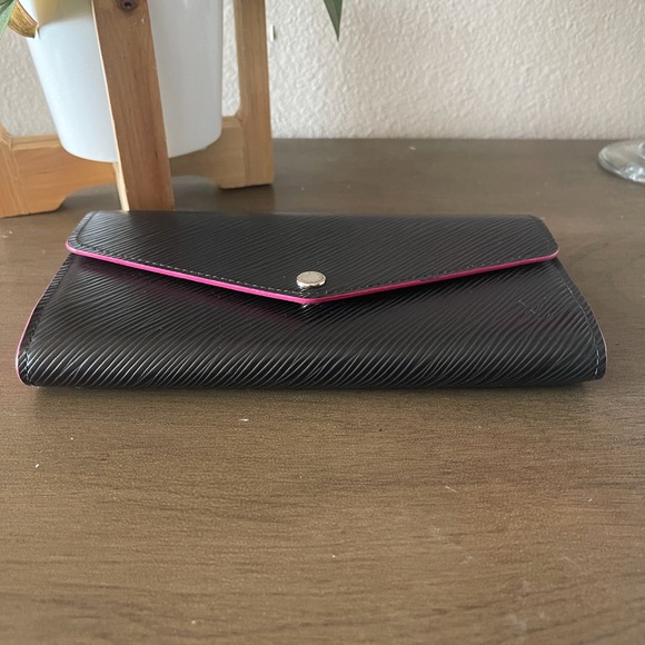 ✨AUTHENTIC✨ Louis Vuitton Black Clutch with Pink Trim -FULL SET❗️ - Picture 6 of 9